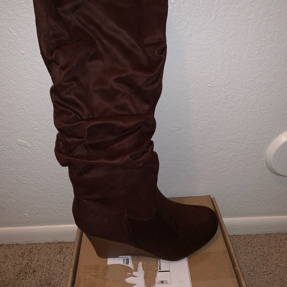 Brown below the knees wedged boots